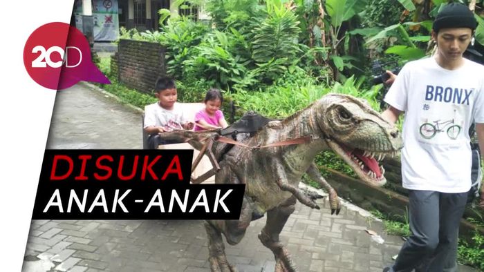Wah, Ada Robot T-Rex Penarik Gerobak di Yogya