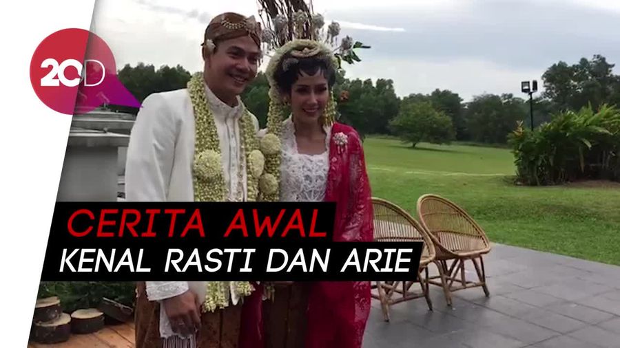 Ardina Rasti dan Arie Dwi Andika Bertemu di Musala