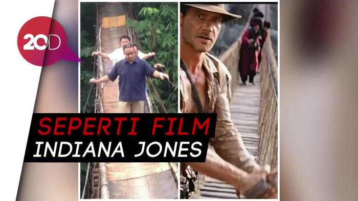 Anies Menjajal Jembatan Gantung di Srengseng Sawah