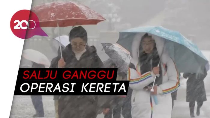 Kondisi Tokyo Dilanda Hujan Salju Tak Biasa