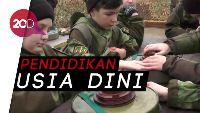 Di Krimea, Anak-anak Sudah Belajar Membuat Bom