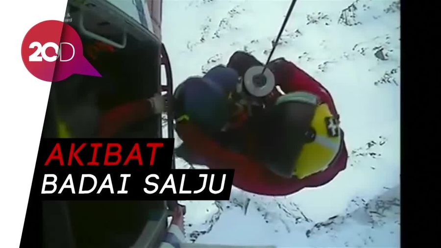 Pakai Heli, Begini Aksi Penyelamatan Pemain Ski yang Terdampar