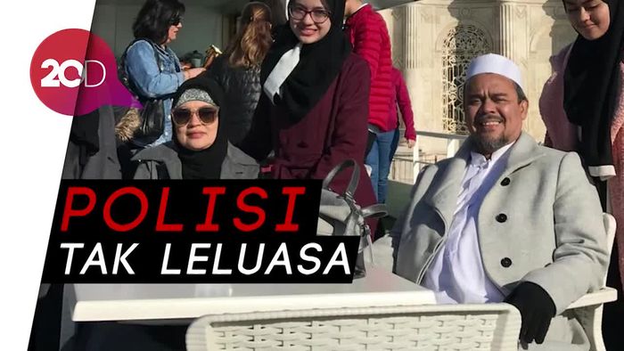 Komentar Pedas Ade Armando tentang Pelarian Rizieq Syihab