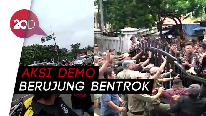 Bentrok Sesama Ormas Pecah di Bekasi