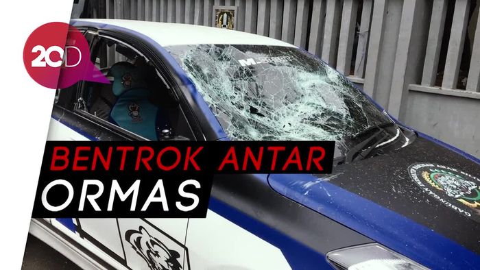 Bawa Bambu hingga Perang Batu, Aksi Demo Rusuh di Bekasi