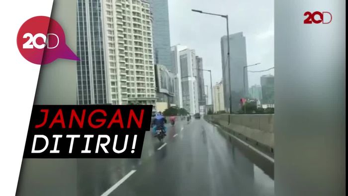 Waduh! Masih Ada Pemotor Nekat Lewat JLNT Casablanca