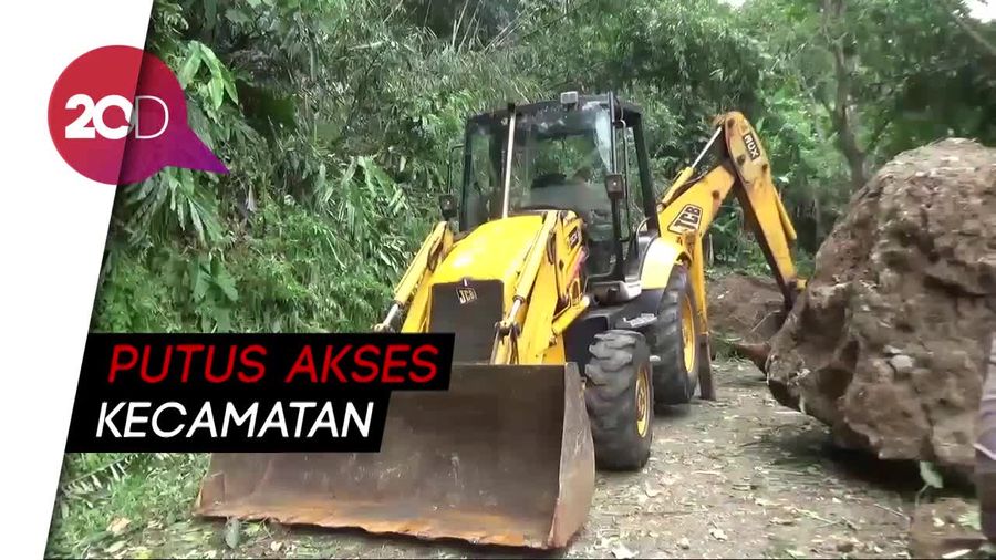 Batu-batu Segede Gaban di Tasikmalaya Menggelinding ke Jalan
