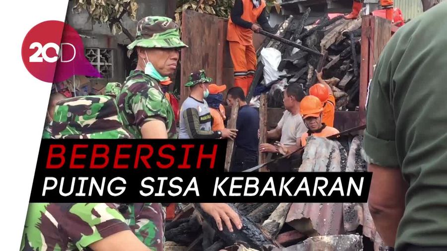 TNI hingga Pasukan Oranye Bantu Korban Kebakaran Tamansari