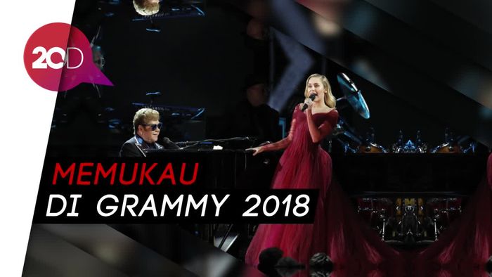 Elton John Gandeng Miley Cyrus Bawakan Tiny Dancer