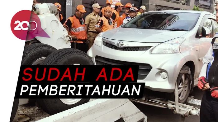 Parkir Liar di Wilayah Bekas Kebakaran Tamansari, Mobil Ini Diderek