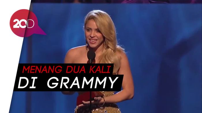 Shakira Bawa Pulang Piala Best Latin Pop Album