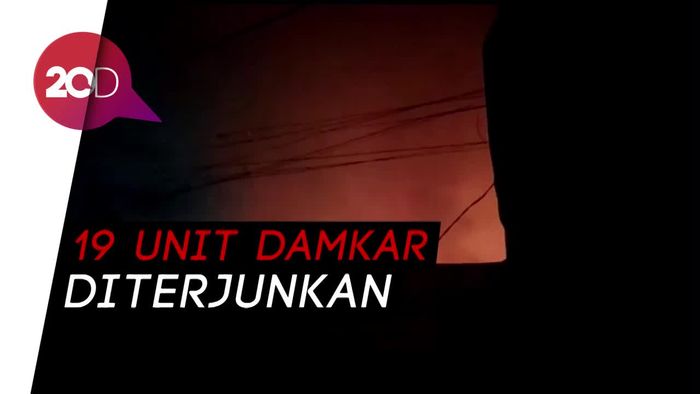 Kebakaran Melanda Belasan Rumah di Kampung Sumur