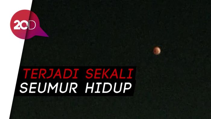 Penampakan Super Blue Blood Moon dari Langit Monas