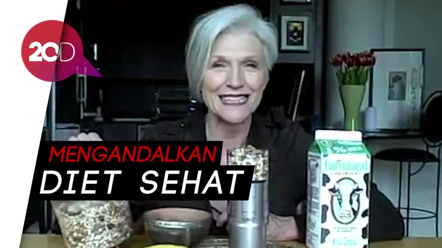 Rahasia Tampil Awet Muda ala Model 70 Tahun