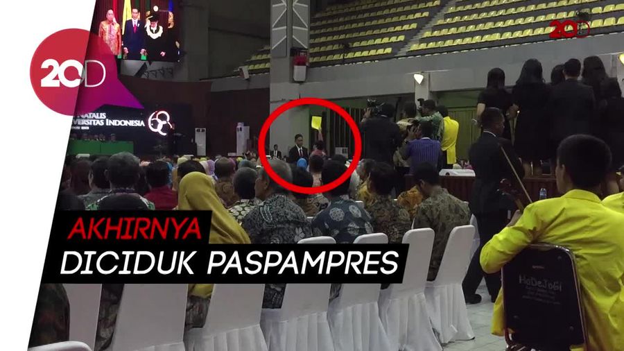 Jokowi Dikartu Kuning oleh Mahasiswa UI