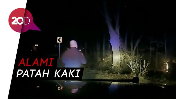 Dramatis! Aksi Polisi Selamatkan Pria dari Mobil Terbakar