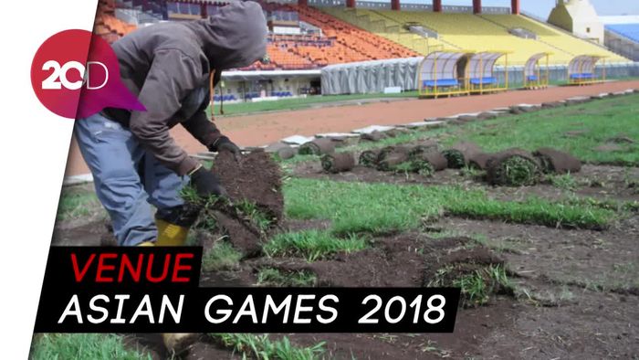 Proses Renovasi, Rumput di Stadion Si Jalak Harupat Digulung