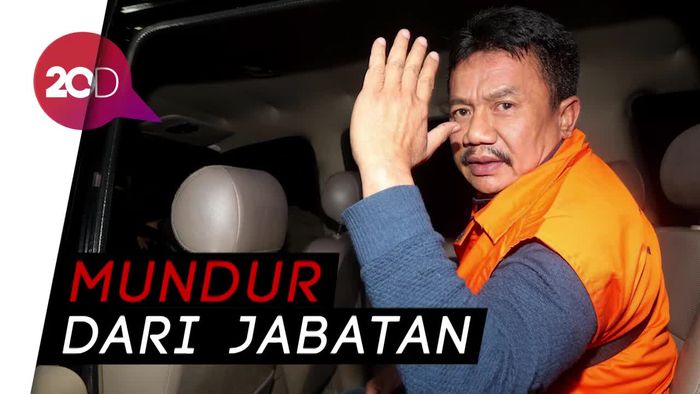Usai Diperiksa KPK, Bupati Jombang Kenakan Rompi Oranye