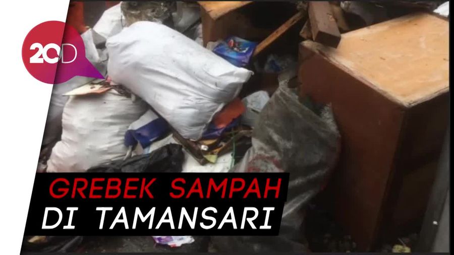 500 Personel Gabungan Bersihkan Sampah Sisa Kebakaran Tamansari