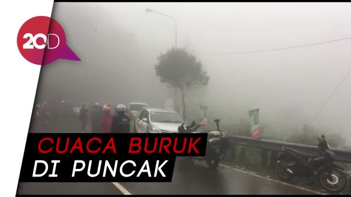 Evakuasi Lokasi Longsor di Puncak Terganggu Hujan dan Kabut
