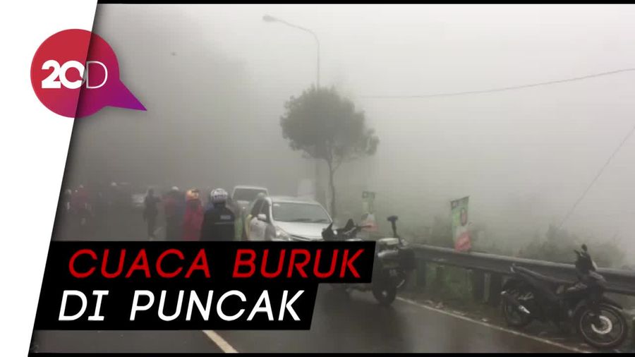 Evakuasi Lokasi Longsor di Puncak Terganggu Hujan dan Kabut