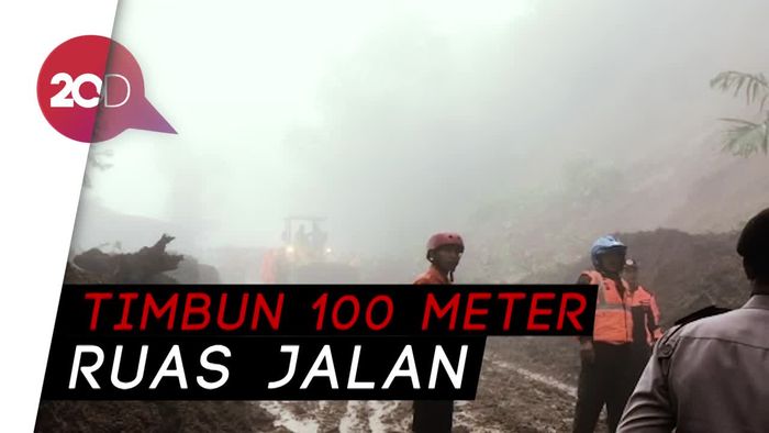 Penampakan Tanah Longsor di Riung Gunung