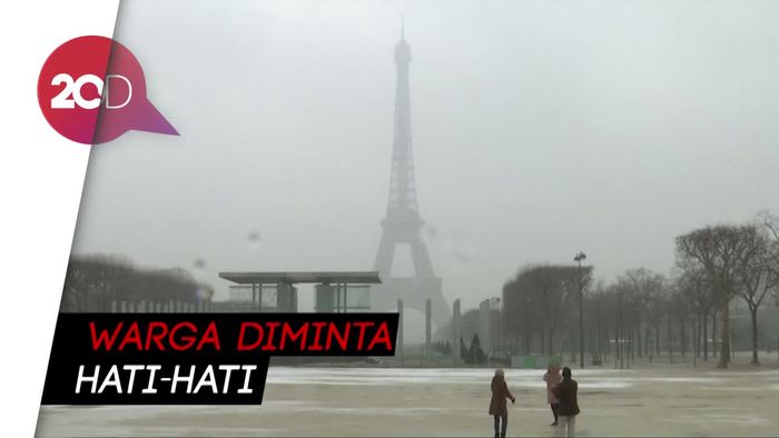 Dilanda Salju Lebat, Menara Eiffel Ditutup Sementara