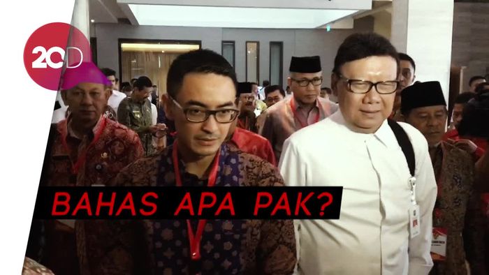  Hadir Dalam Raker Gubernur, Zumi Zola Ngobrol Sama Mendagri