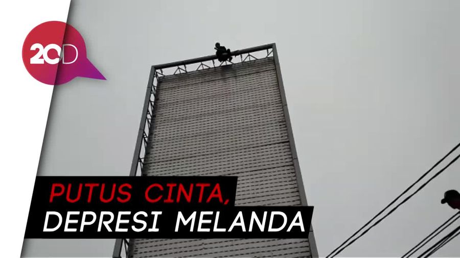 Diputus Pacar, Pria Ini Nekat Bertengger 4 Jam di Billboard