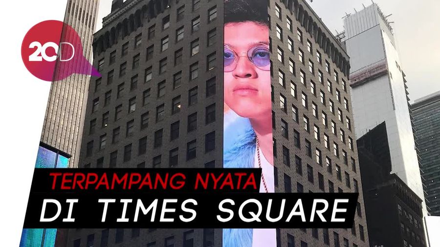Mantap! Wajah Rich Brian Nongol di Times Square