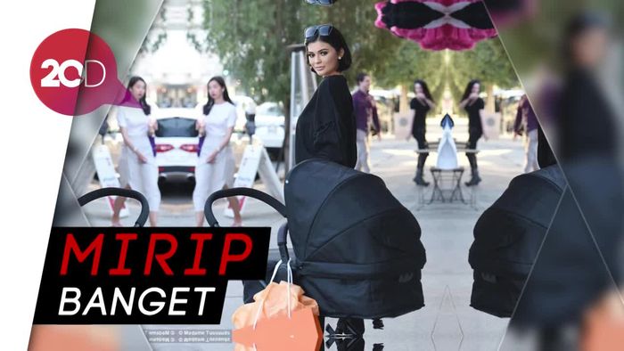 Heboh Patung Lilin Kylie Jenner di Toko Perlengkapan Bayi