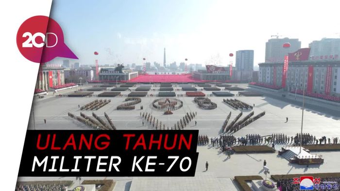 Kim Jong-un Pamer Rudal Antarbenua di Parade Militer
