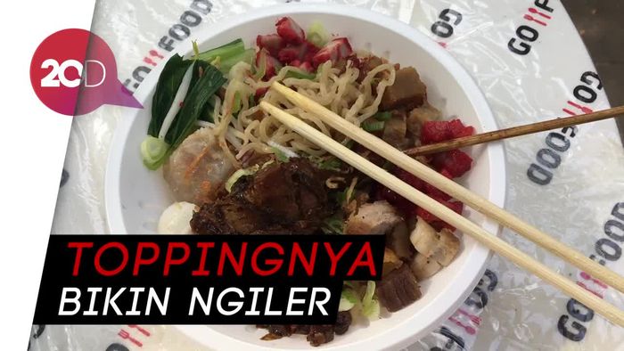 Nyobain Makan Bakmie dengan Topping 8 Kombinasi