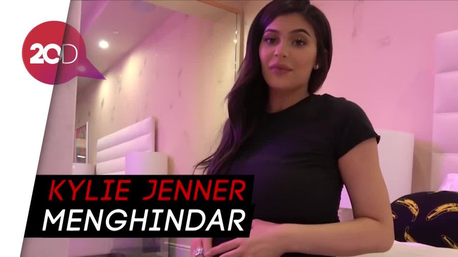 Tyga Minta Tes DNA untuk Buktikan Stormi Anaknya