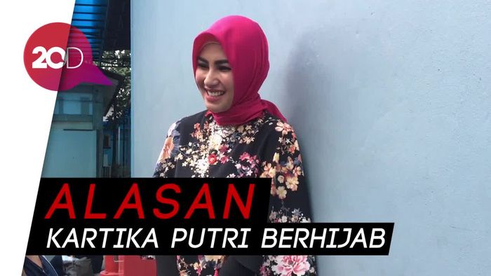 Mimpi Disalatkan, Kartika Putri Mantap Berhijab