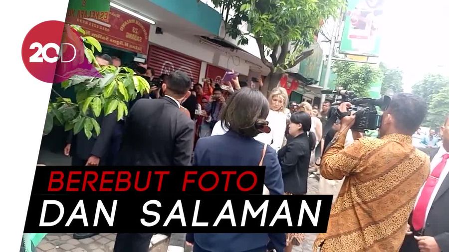 Heboh Ratu Belanda Makan Bakwan Malang