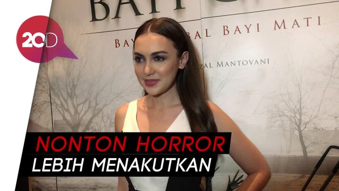 Rianti Cartwright, Si Penakut yang Main Film Horor