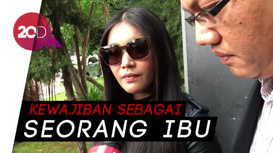 Sering Diserbu Haters, Denada Selektif Unggah Foto?