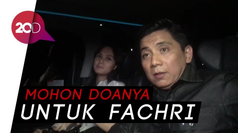 Tak Banyak Bicara, Renata Kusmanto Jenguk Fachri Albar