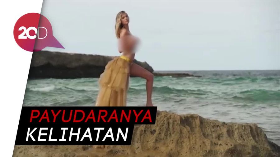 Duh! Kate Upton Terjatuh Saat Pemotretan Telanjang