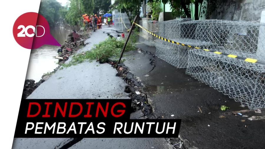 Retakan Jalan Kampung Berlan Makin Horor