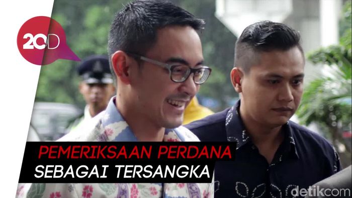 Penuhi Panggilan KPK, Zumi Zola Umbar Senyum 