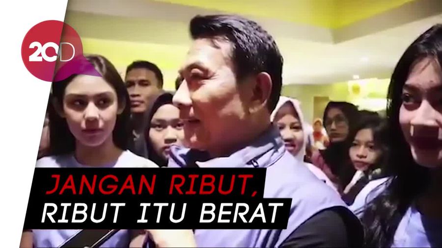 Saat Sang Jenderal Tersihir Rayuan Gombal ala Dilan 1990