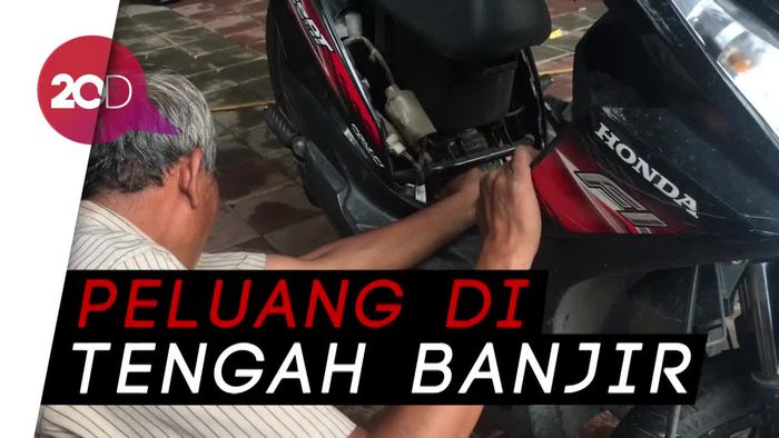 Bengkel Dadakan di Kala Banjir Tiba