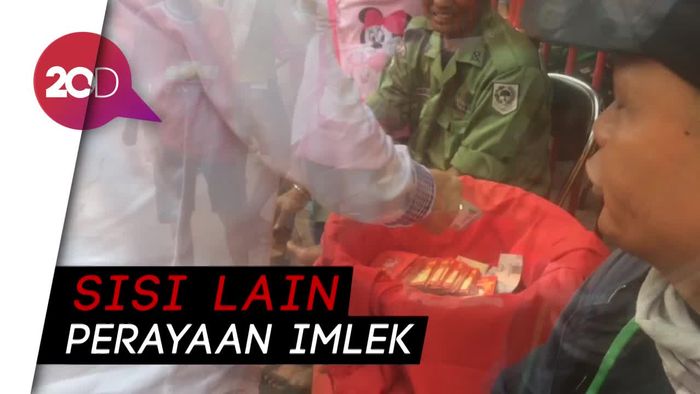 Menanti Angpao Demi Perut Terisi