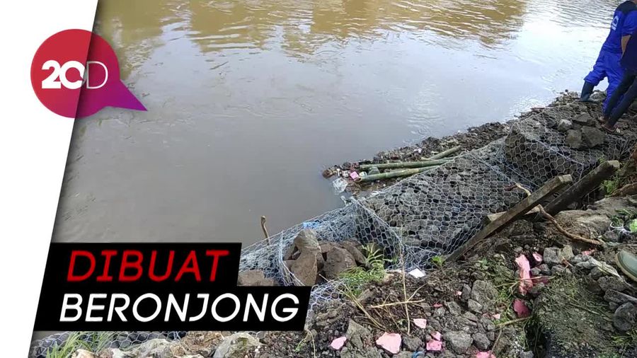 Lagi, Jalan Terbelah Kampung Berlan Dibenahi