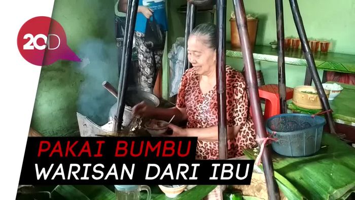 Menjajal Soto Bok Ireng yang Legendaris di Blitar