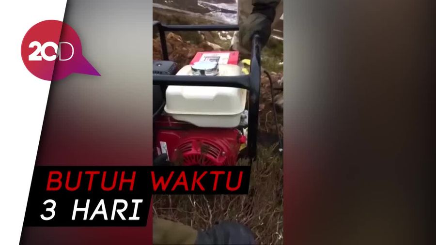 Kerennya Aksi Penyelamatan Anjing yang Terjebak dalam Lubang