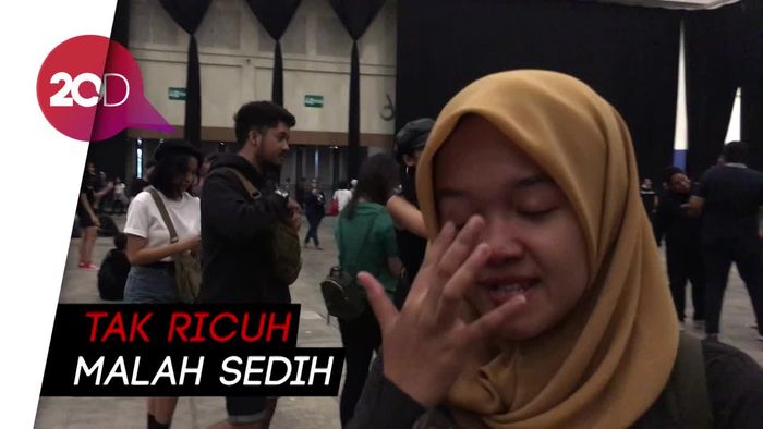 Pembatalan Konser Paramore Diumumkan di Panggung, Penggemar Menangis