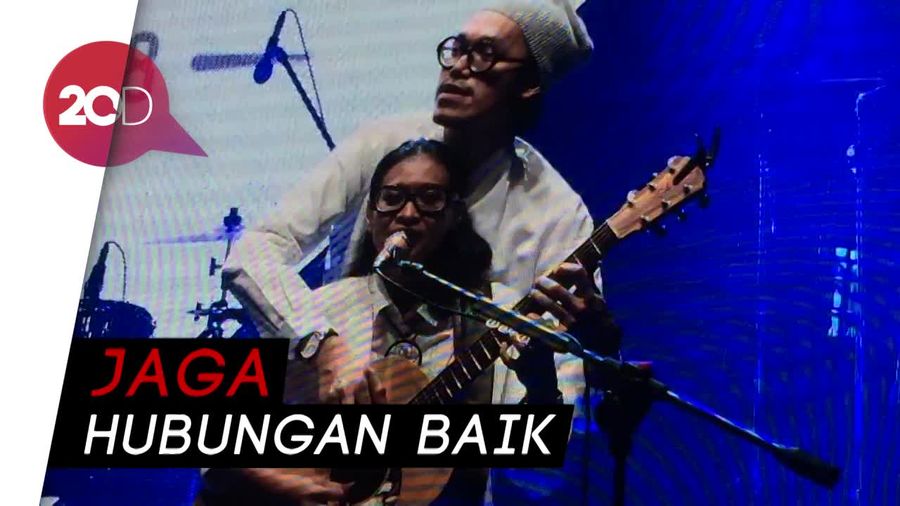 Tips Tampil Kompak dan Harmonis ala Endah N Rhesa
